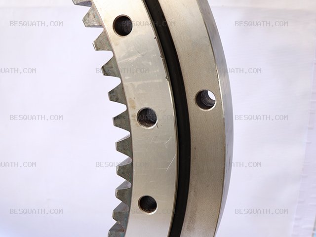SWING BEARING KOMATSU PC70-8