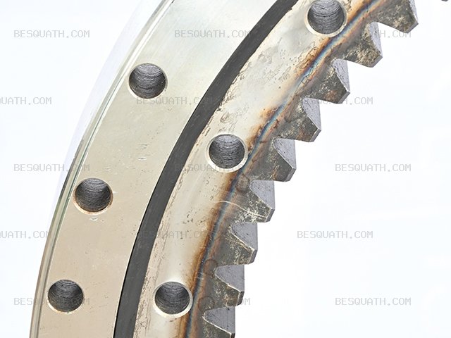 SWING BEARING KOMATSU PC60