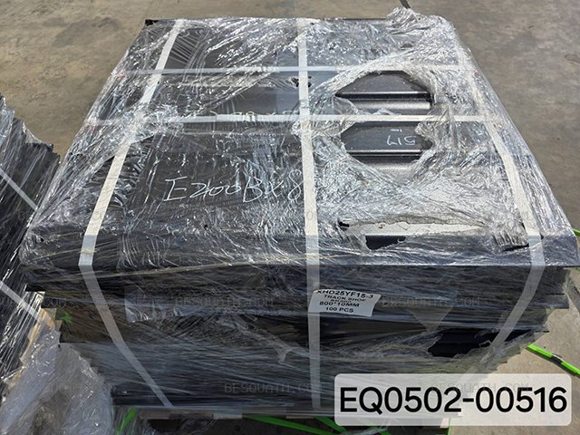 TRACK SHOE KOBELCO SK200