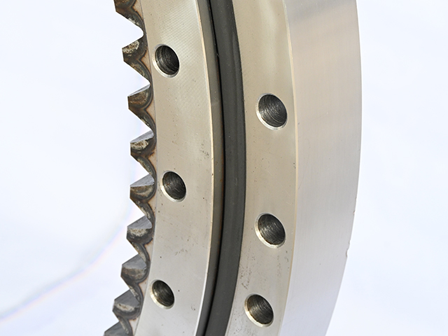 SWING BEARING HITACHI ZX120