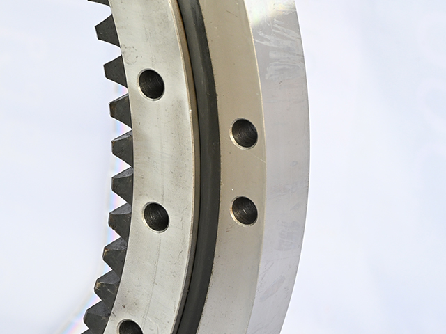 SWING BEARING KOMATSU PC60