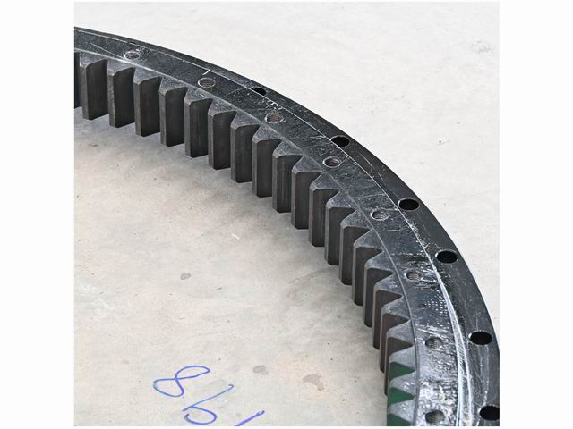 SWING BEARING SUMITOMO SH130