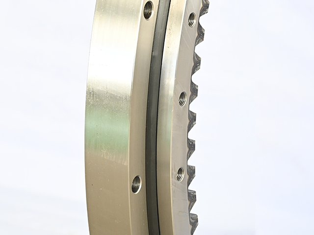 SWING BEARING KOBELCO SK140-8