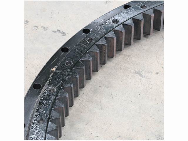 SWING BEARING SUMITOMO SH130