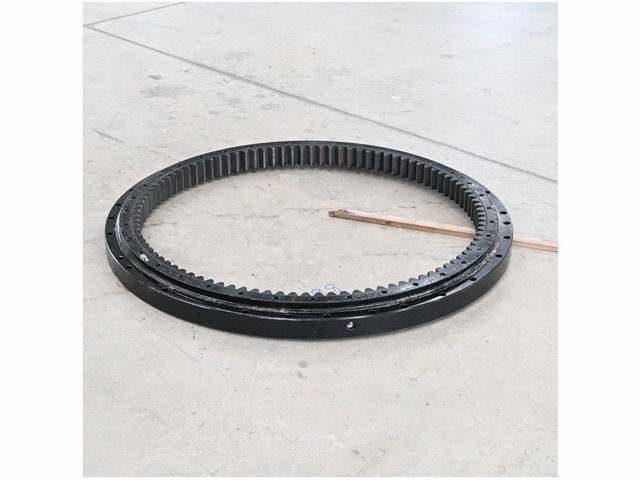SWING BEARING SUMITOMO SH130